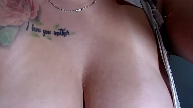 Snapshot of SOPHIA_SQUIRTPUSSY chatting on April 16, 9:50 pm SOPHIA SQUIRTPUSSY online show from April 16, 9:50 pm