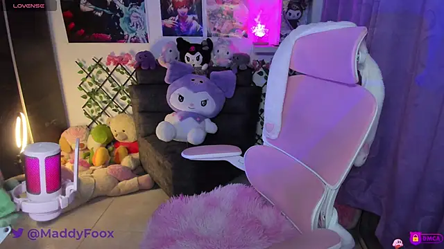 MaddyFooxx online show from April 16, 1:17 am