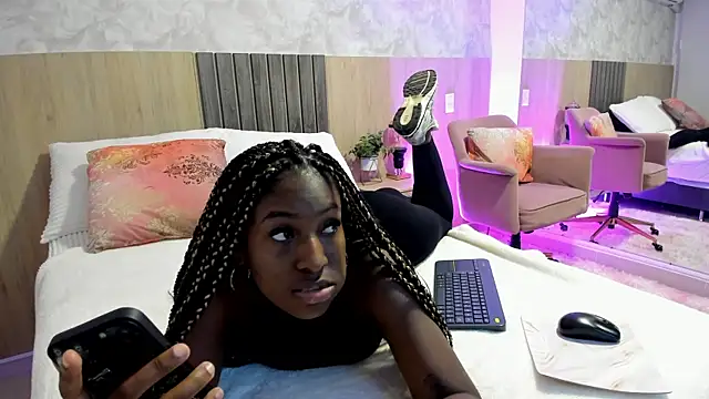 Snapshot of rebeca_cortez_ chatting on May 5, 8:06 pm rebeca cortez online show from May 5, 8:06 pm