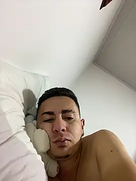 DanielGomez9 online show from December 11, 4:39 am