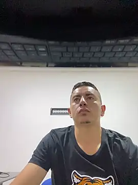 DanielGomez9 online show from December 17, 11:16 pm