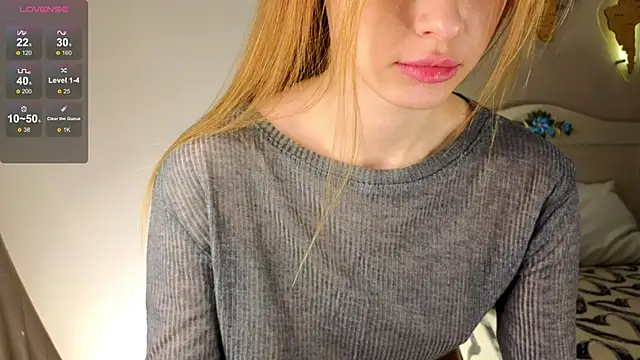 Snapshot of TaraSims chatting on December 2, 2:20 am TaraSims online show from December 2, 2:20 am