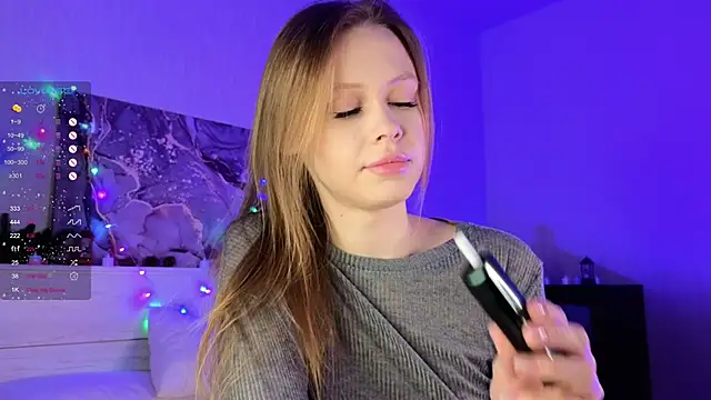 Snapshot of TaraSims chatting on January 5, 11:12 pm TaraSims online show from January 5, 11:12 pm