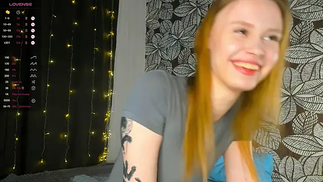 Snapshot of TaraSims chatting on January 26, 7:42 am TaraSims online show from January 26, 7:42 am