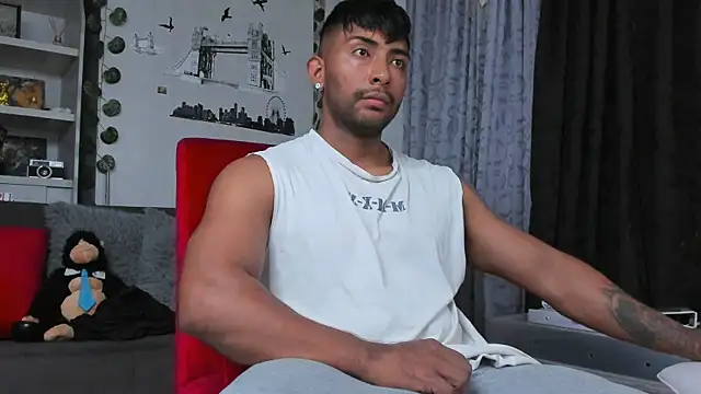 Couple muscle1 online show from October 6, 7:00 pm