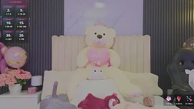 Madiee Rhea online show from May 13, 9:00 pm