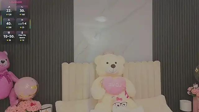 Madiee Rhea online show from May 18, 8:25 pm
