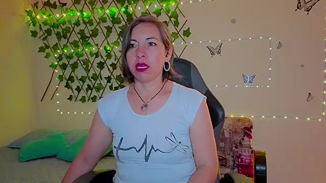 Lady breaks hearts online show from October 15, 10:37 am