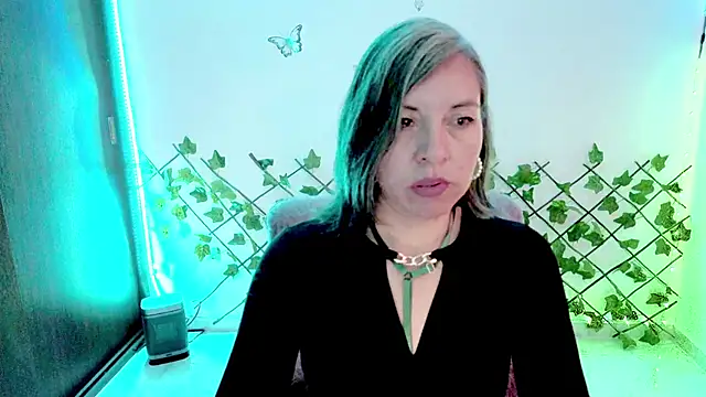 Lady breaks hearts online show from February 24, 12:58 pm