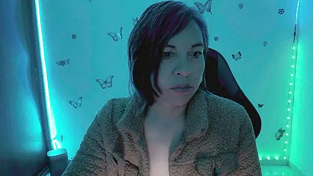 Lady breaks hearts online show from March 1, 10:39 am