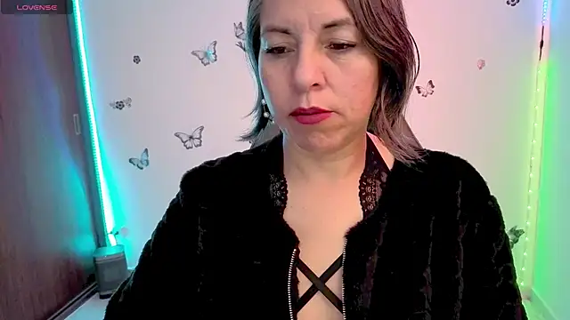 Snapshot of Lady_breaks_hearts chatting on July 27, 1:29 pm Lady breaks hearts online show from July 27, 1:29 pm