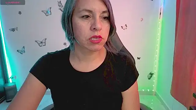 Snapshot of Lady_breaks_hearts chatting on July 28, 7:39 pm Lady breaks hearts online show from July 28, 7:39 pm