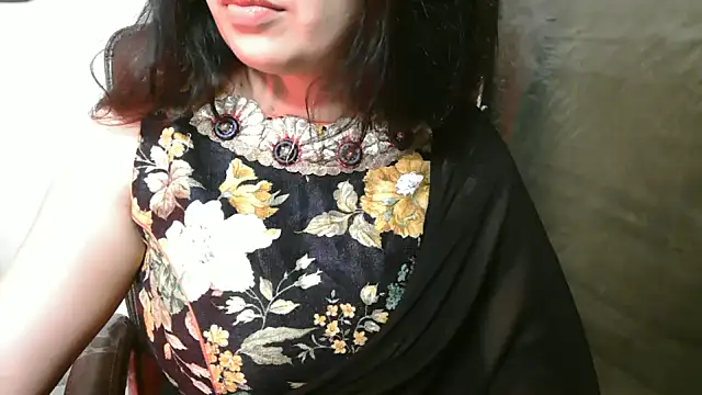 Snapshot of urvashihott chatting on February 19, 5:20 pm urvashihott online show from February 19, 5:20 pm