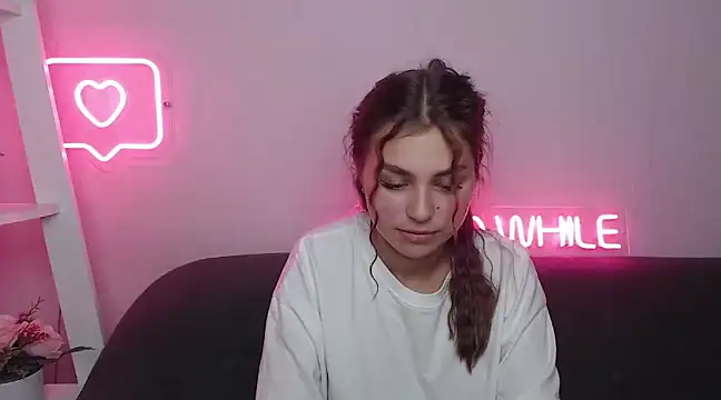MilanaAngelAs online show from December 6, 10:27 am