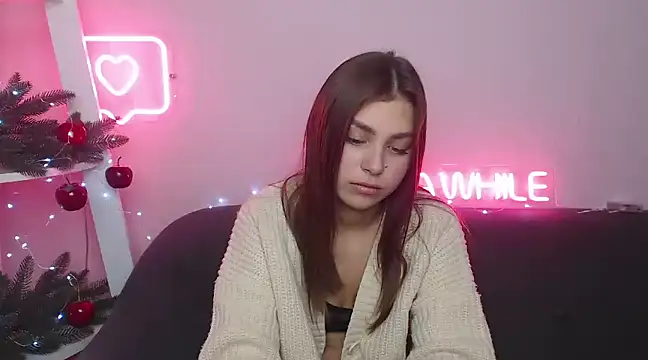 MilanaAngelAs online show from December 14, 5:47 pm