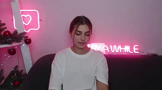 MilanaAngelAs online show from December 16, 11:44 am