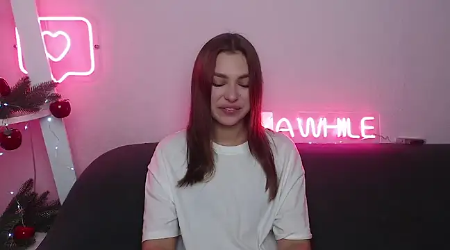MilanaAngelAs online show from December 17, 5:40 am