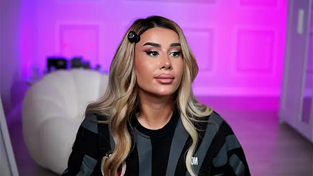 EvaZane online show from October 26, 8:15 pm