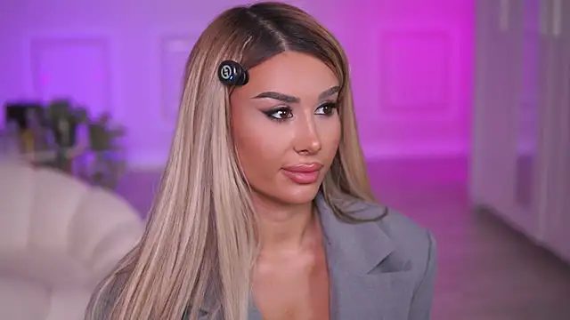 EvaZane online show from October 30, 8:20 pm