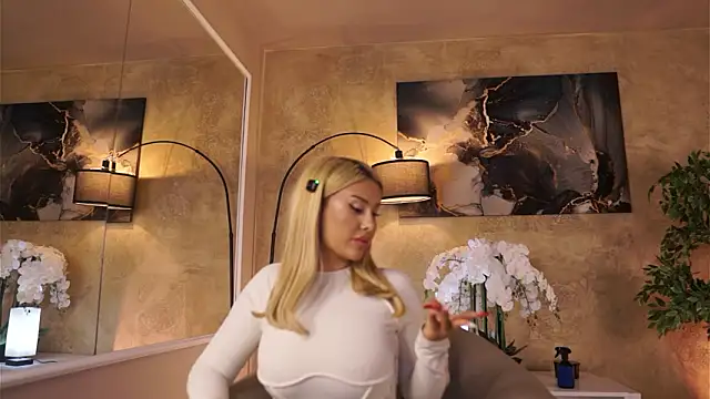 EvaZane online show from March 5, 9:11 pm