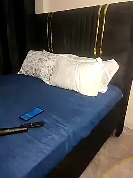 KikiLovesD online show from February 6, 10:57 pm