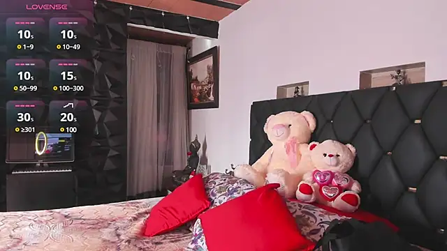 charlottemeyerr online show from December 12, 1:39 pm