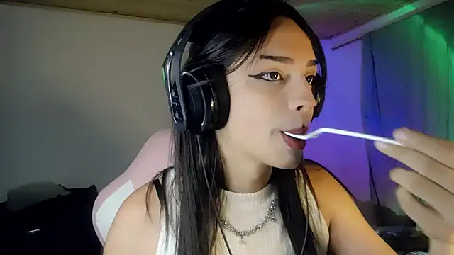 Dollbehavior  online show from January 15, 8:30 am