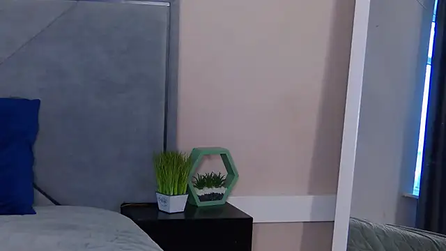 Snapshot of NicoleRosss chatting on April 15, 1:40 pm NicoleRosss online show from April 15, 1:40 pm