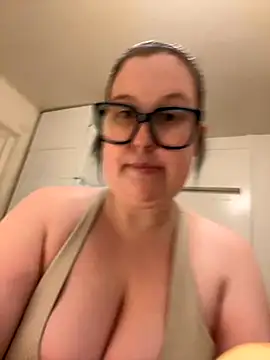 Snapshot of Misssmilf chatting on October 1, 4:46 pm Misssmilf online show from October 1, 4:46 pm