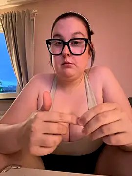 Snapshot of Misssmilf chatting on October 2, 4:47 pm Misssmilf online show from October 2, 4:47 pm