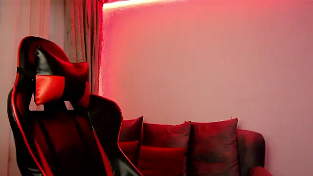 Lexyevans online show from December 3, 10:29 pm