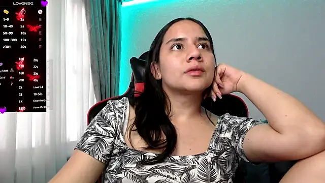 Lexyevans online show from December 4, 8:51 pm