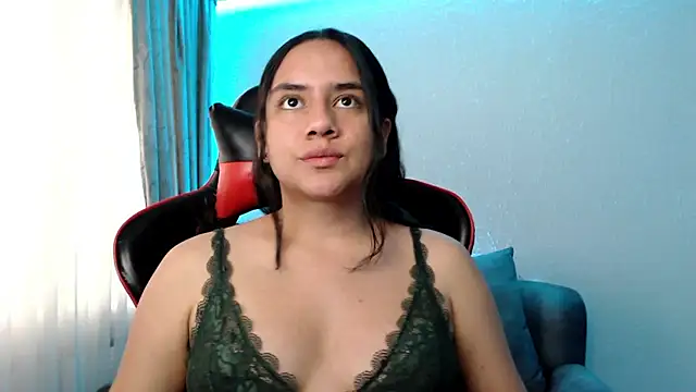 Lexyevans online show from December 15, 7:10 pm