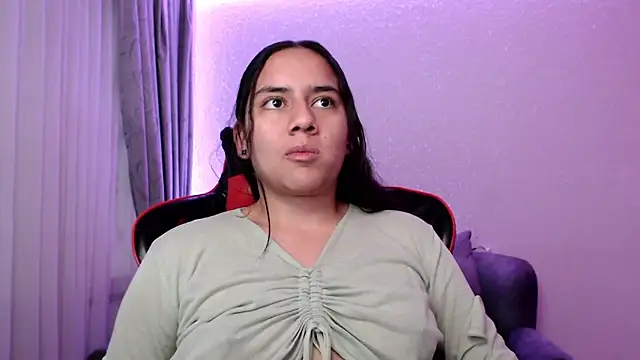 Lexyevans online show from December 19, 10:32 pm