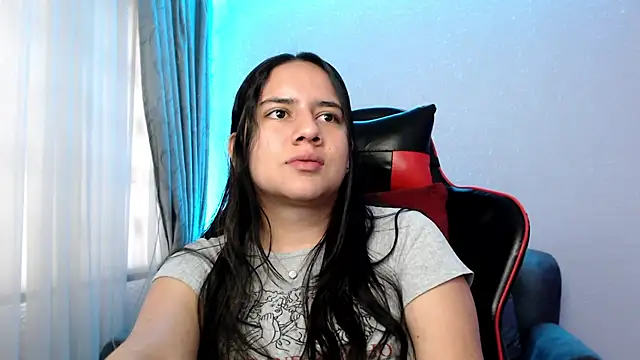 Lexyevans online show from December 26, 9:15 pm