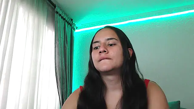 Lexyevans online show from February 1, 8:47 pm