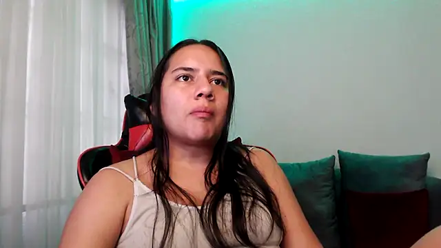 Lexyevans online show from February 6, 10:10 pm