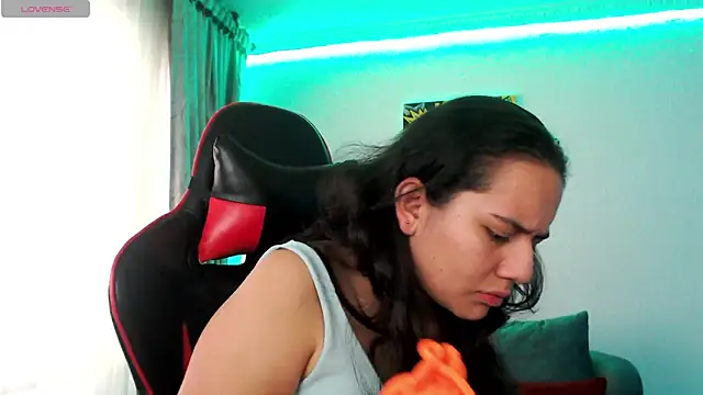 Lexyevans online show from March 20, 4:09 pm