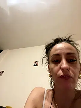 Snapshot of Kenzachiennee chatting on September 21, 9:05 pm Kenzachiennee online show from September 21, 9:05 pm