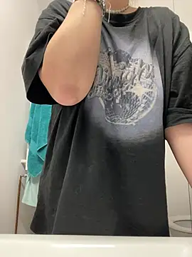 AllysonK online show from March 27, 10:15 am