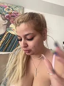 AllysonK online show from May 5, 11:07 am