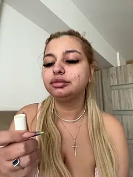 AllysonK online show from May 8, 11:26 am