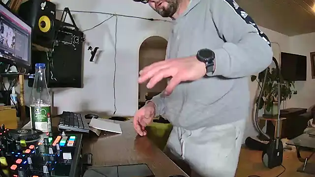 rosaeichel online show from February 6, 11:19 pm