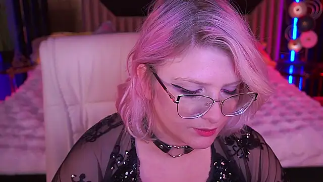 Snapshot of CoolTatis chatting on November 18, 8:08 am CoolTatis online show from November 18, 8:08 am