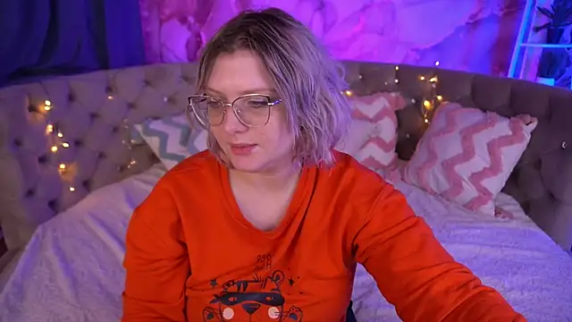 Snapshot of CoolTatis chatting on December 15, 7:34 am CoolTatis online show from December 15, 7:34 am