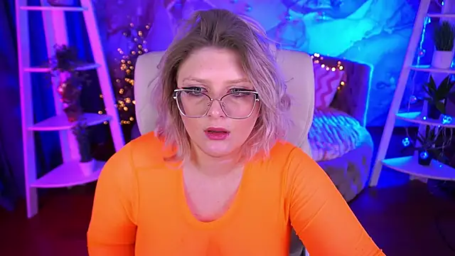 Snapshot of CoolTatis chatting on January 8, 7:43 am CoolTatis online show from January 8, 7:43 am