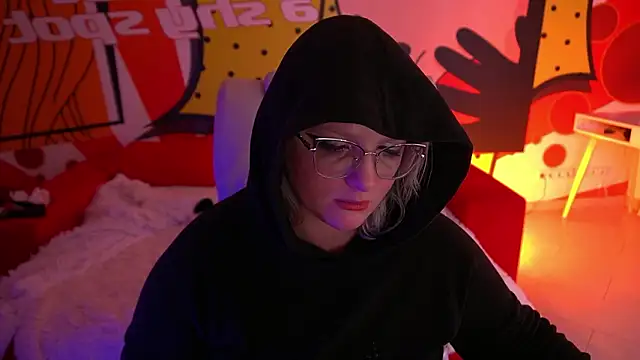 Snapshot of CoolTatis chatting on February 2, 9:13 pm CoolTatis online show from February 2, 9:13 pm