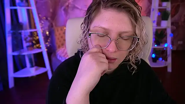 Snapshot of CoolTatis chatting on February 6, 6:29 am CoolTatis online show from February 6, 6:29 am