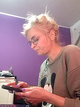 BritneyHudson online show from March 1, 6:54 pm