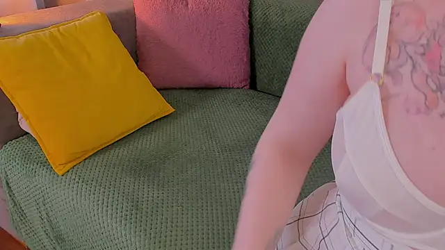 Snapshot of Tori_the_witch chatting on September 21, 5:31 am Tori the witch online show from September 21, 5:31 am